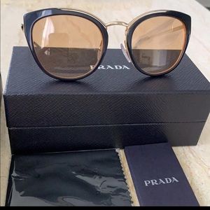 New, Authentic Prada Sunglasses. Made in Italy❤️